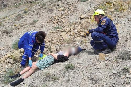 15-летняя девушка сорвалась с обрыва в Крымских горах