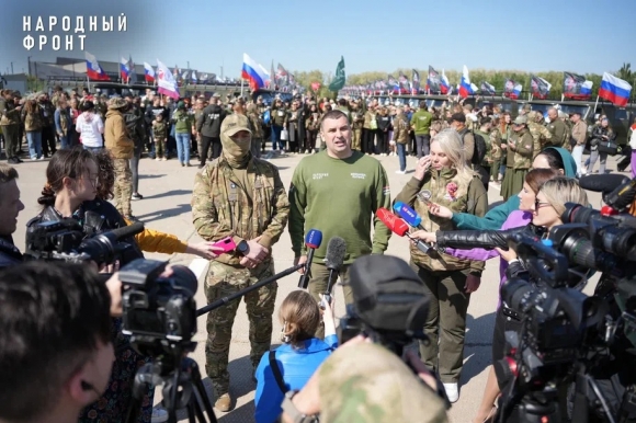 К 9 Мая Народный фронт передал участникам СВО автомобили, приобретенные Минпромторгом России